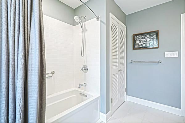 Beautiful bathroom remodel with Onyx Collection products